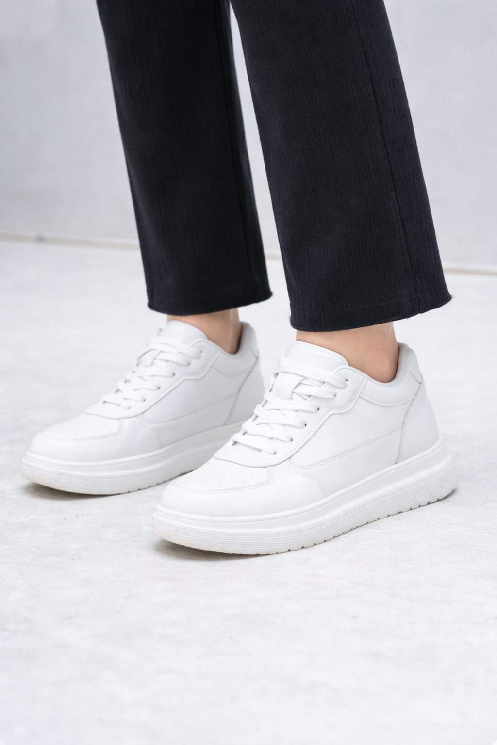 Woman’s Height Boost Sneakers (6–10 cm Lift)